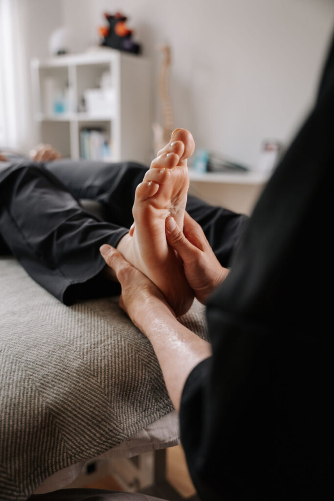Physiotherapeutische Behandlung eines Fußes
